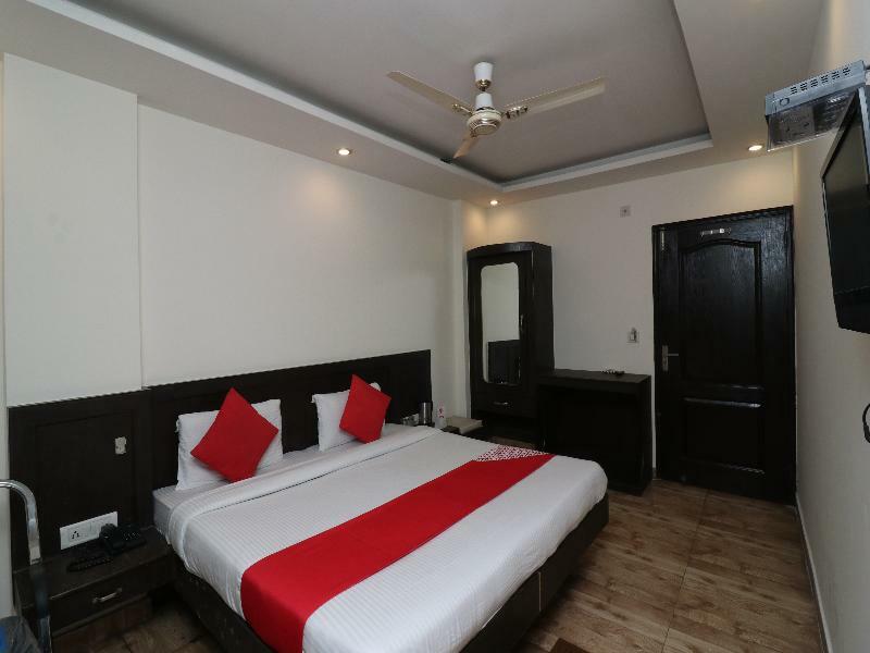 Oyo 27823 Hotel Sahib Delhi Zewnętrze zdjęcie